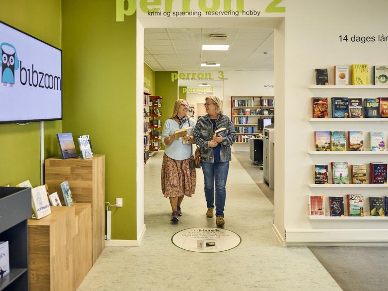 Besøgende borgere på Langå Bibliotek