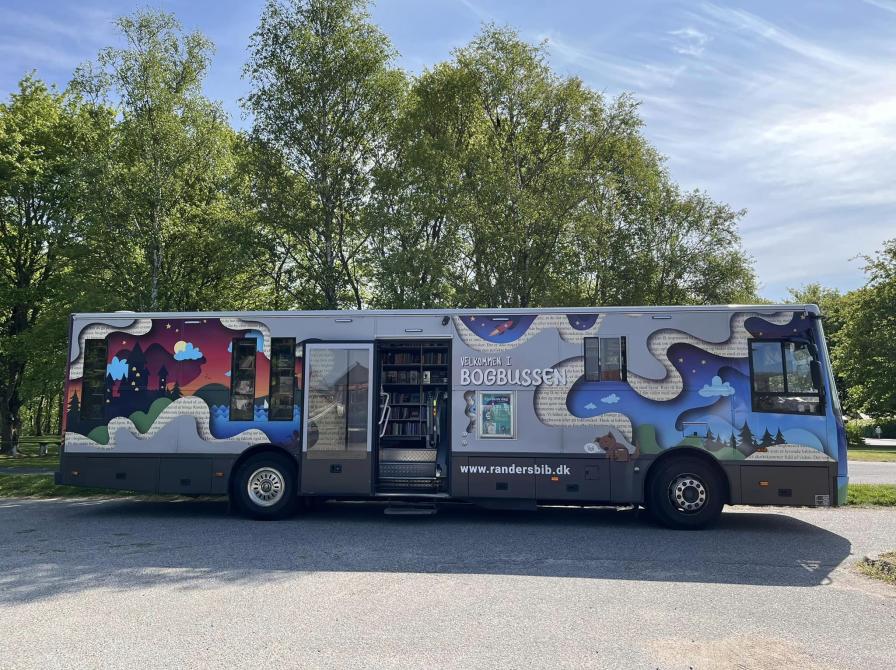 Bogbussen set fra siden 